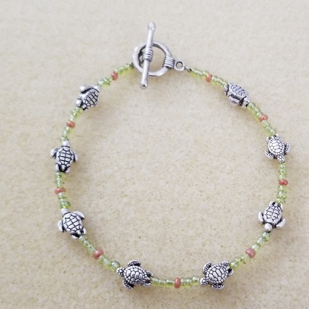 Fun, dainty sea turtle glass bead bracelet